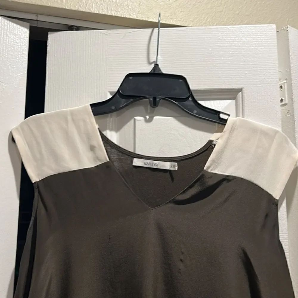 Bailey 44 Flowy Top, Size XS - Picture 2 of 6